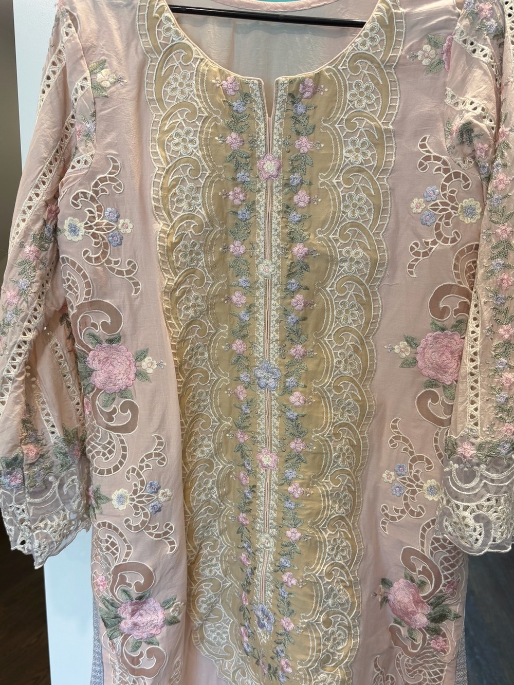 Embroidered Pink Floral Women’s 3 piece suit (designer lawn)